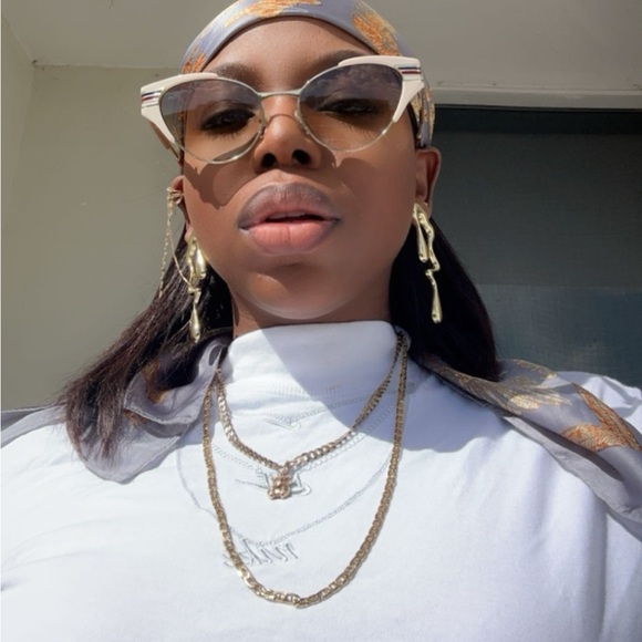 Authentic  Gucci Ivory and Gold/ Green Gradient GG0522S Cat Eye Sunglasses - Picture 4 of 13